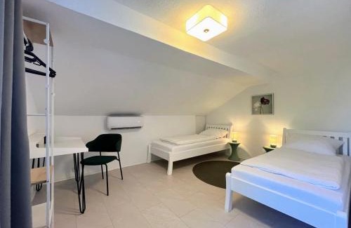 Traunreut Apartment | 4Bed I Klima I 3 Room I Wash I Küche I Parkplatz