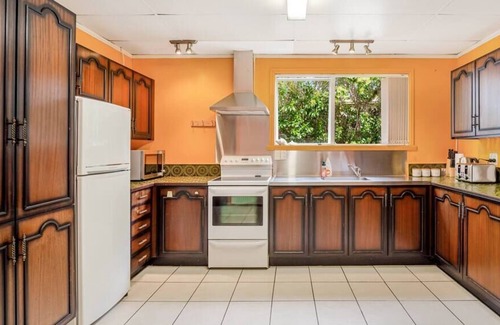 Chatswood House | Family-Friendly 4-Bed Villa with Pool in Chatswood