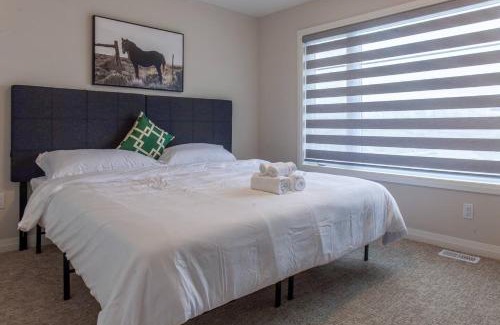 Niagara Falls House | 4bed25 Bathbrand Newniagara Fallssleeps12