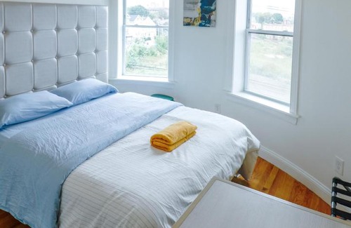 Roxbury Apartment | Child-Friendly 4BR Newly Renovated Apartment for Families