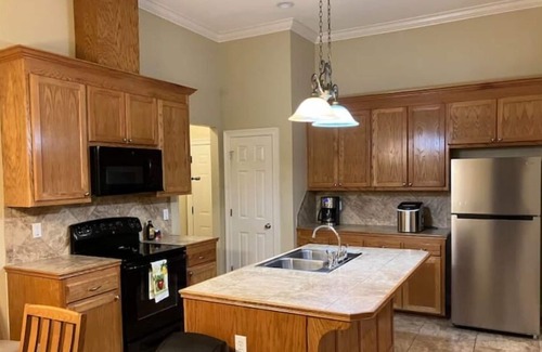 Shenandoah House | Convenient 4BR Retreat Near Hospitals & LSU in NOLA