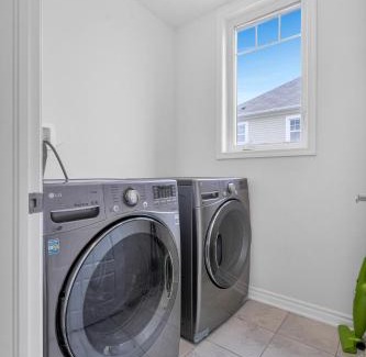 Doon South House | 4BR 2 king 3 Queen 6 beds in total 3 GBPS Wi-Fi