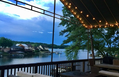 Lakeland House | Spacious 4BR Lake View Retreat with Double Dock & Deck