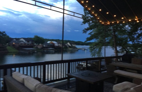 Lakeland House | Spacious 4BR Lake View Retreat with Double Dock & Deck