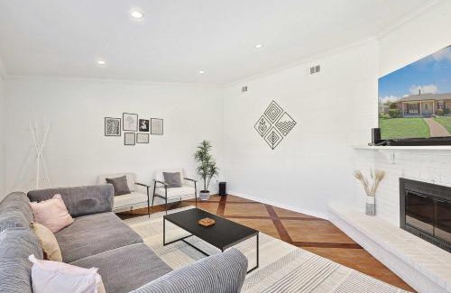 Plano House | Relaxing Tropical Getaway with Jacuzzi Spa for Families