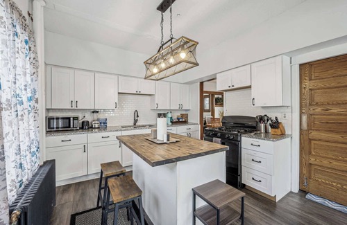 Merriam Park House | Spacious 4BR/2BA Home in St. Paul - Perfect for Families!