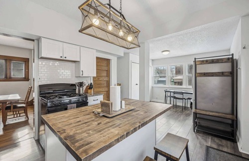 Merriam Park House | Spacious 4BR/2BA Home in St. Paul - Perfect for Families!