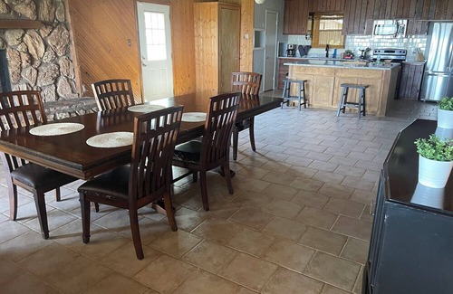 Mineral Wells House | Experience Breathtaking Views in a Family-Friendly Retreat