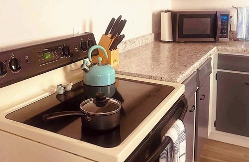 Rolla House | Ideal Stay Near Downtown - 4BR Home with Breakfast Included