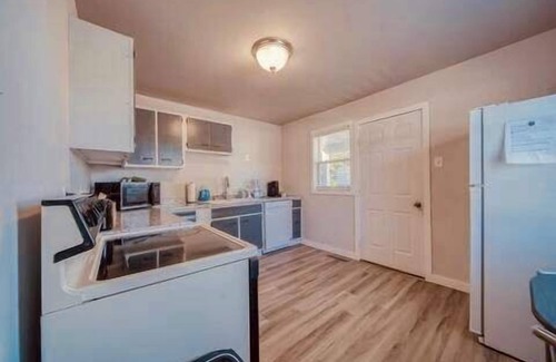 Rolla House | Ideal Stay Near Downtown - 4BR Home with Breakfast Included