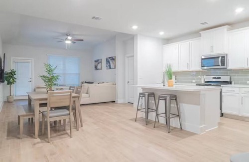 Austin House | Beautiful 4BR Home with Private Pool near Airport & F1