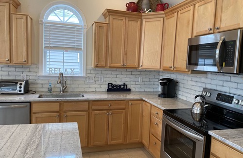 North End House | Exceptional 4BR Retreat Near Downtown with Family Amenities