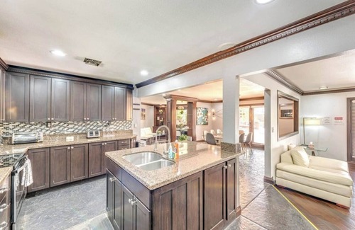 Las Vegas House | Ideal 4BR Home with Pool, Spa & Basketball Court Retreat