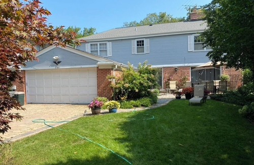 Forestview House | Grand Evanston Home with Great Location and Top Amenities