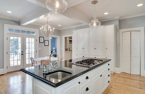 Forest Hills House | 4BR Home with Pool & Breakfast in Historic District