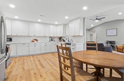 Rogers House | Pet-Friendly 4BR Rogers Home Near AMP - Rated 10/10