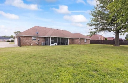 Rogers House | Pet-Friendly 4BR Rogers Home Near AMP - Rated 10/10