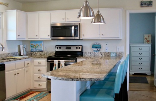 Dauphin Island House | Dog-Friendly Retreat with Private Beach and Free Kayaks