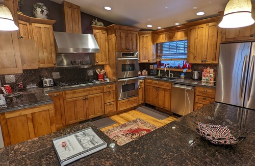 Crooked River Ranch House | Tranquil 4BR Bend Country Retreat with Spa and Mt Views