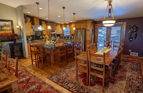 Crooked River Ranch House | Tranquil 4BR Bend Country Retreat with Spa and Mt Views