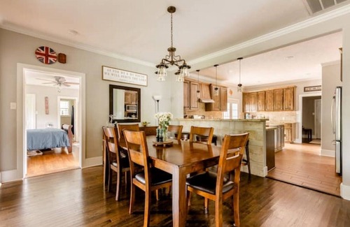 Holick House | Family-Friendly 4BR Home Steps from Kyle Field - Pet Friendly!