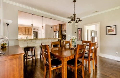 Holick House | Family-Friendly 4BR Home Steps from Kyle Field - Pet Friendly!