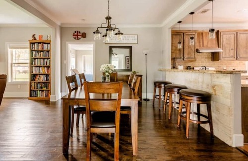 Holick House | Family-Friendly 4BR Home Steps from Kyle Field - Pet Friendly!