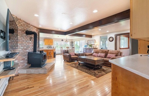 Colorado Springs House | Spacious Multi-Family Retreat with Hot Tub & Outdoor Living