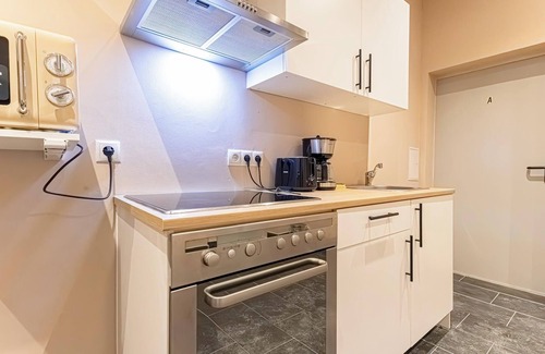 Neulerchenfeld Apartment | 4BR Apt. for Groups 6-Min to Stadthalle