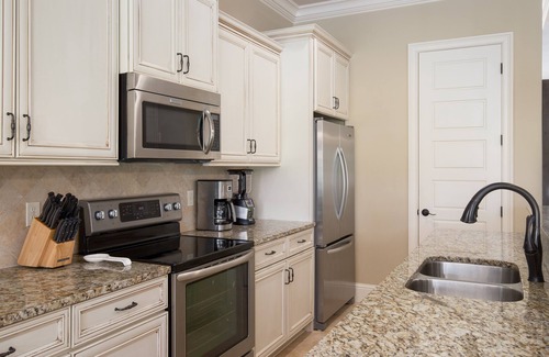 Villa Lago House | Beach House with Designer Decor & 2 Golf Carts, Near Pool
