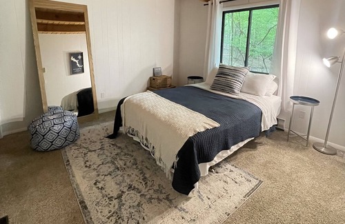 Lakeville Ski Chalet | 4BR Cabin in the Amenity Filled Lake Wallenpaupack Estates Lakefront Community