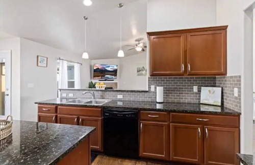 Twin Falls House | Inviting Canyonview Getaway with Family-Friendly Perks