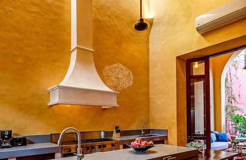 Centro House | 4BR Colonial Elegance & Priv Oasis Downtown Merida