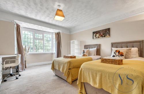 Marston Green Apartment | Family-Friendly 4BR Cottage near Birmingham Airport