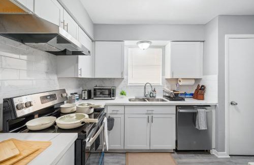 Humble House | 4BR Family Home 3mi to IAH 21mi to Houston