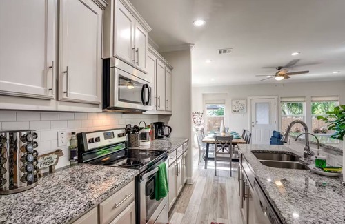Wheatland House | 4BR Farmhouse N Po in Spencer