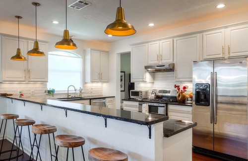 Travis Country House | Family-Friendly 4BR Hill Country Home with Pool & Breakfast