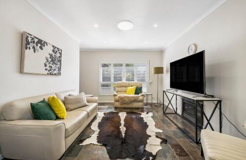 Fullarton House | Cozy Retreat: Pet-Friendly Home with Excellent 8.5 Rating