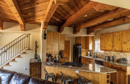 Manitou Springs Historic District House | Scenic 4BR Home with Pikes Peak Views near Manitou Springs