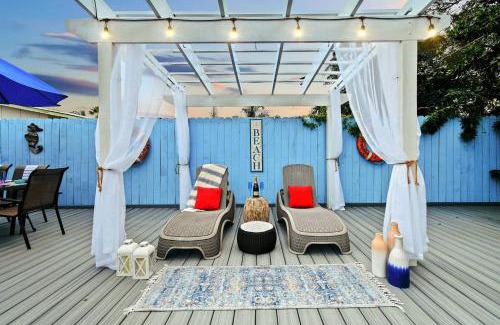 Palm Beach Gardens House | Family Paradise: Relax by the Warm Pool in a Lush Garden