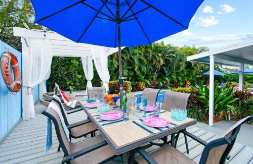 Palm Beach Gardens House | Family Paradise: Relax by the Warm Pool in a Lush Garden
