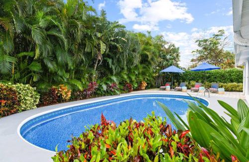 Palm Beach Gardens House | Family Paradise: Relax by the Warm Pool in a Lush Garden
