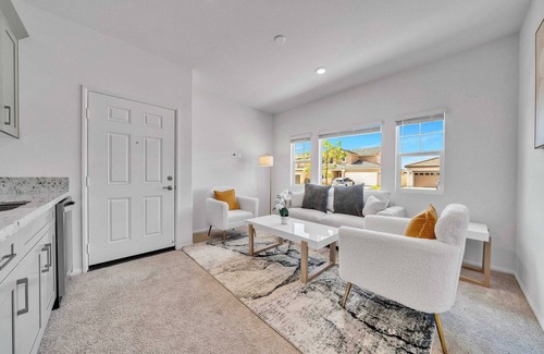 Moreno Valley House | 4BR house|WiFi |Mainfloor Bedroom|Near Ridge Crest Elementary #42252