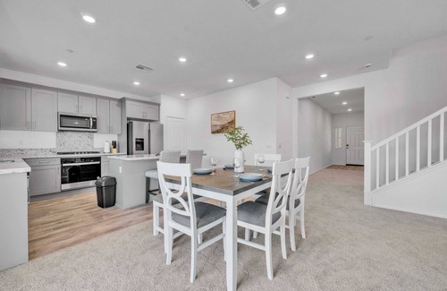 Moreno Valley House | 4BR house|WiFi |Mainfloor Bedroom|Near Ridge Crest Elementary #42252