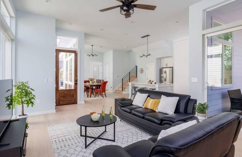 Govalle House | Exceptional Stay with Free Parking at Eastview - Portoro