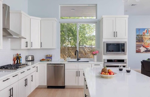 Govalle House | Exceptional Stay with Free Parking at Eastview - Portoro
