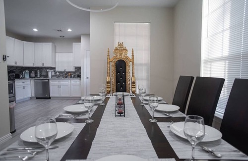 West Dallas House | Modern 4BR Home with Pool, Jacuzzi & High Guest Rating