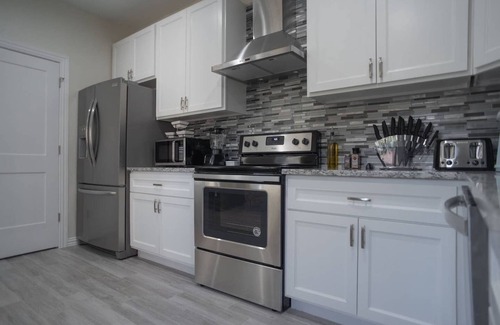 West Dallas House | Modern 4BR Home with Pool, Jacuzzi & High Guest Rating