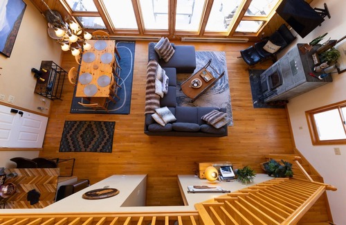 Slaty Fork Cabin | Scenic Vista Cabin Retreat with Hot Tub & Sauna Amenities