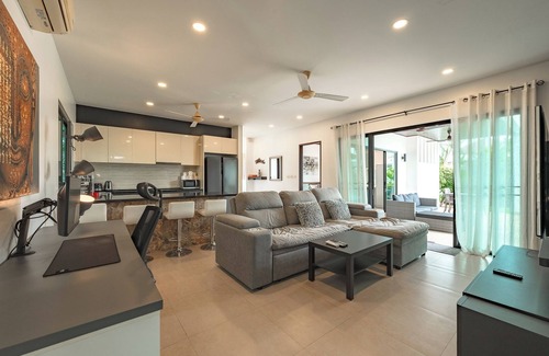 Rawai Apartment | 4Br Near Pier Private Pool & Garden V246